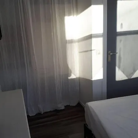 Confortable Face A La Montagne