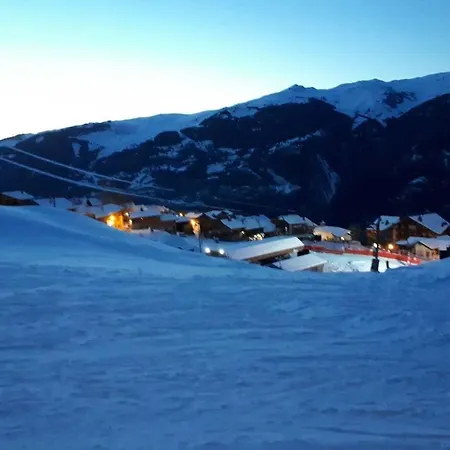 아파트 Confortable Face A La Montagne