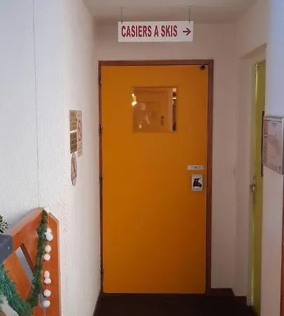 Confortable Face A La Montagne