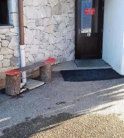 Confortable Face A La Montagne