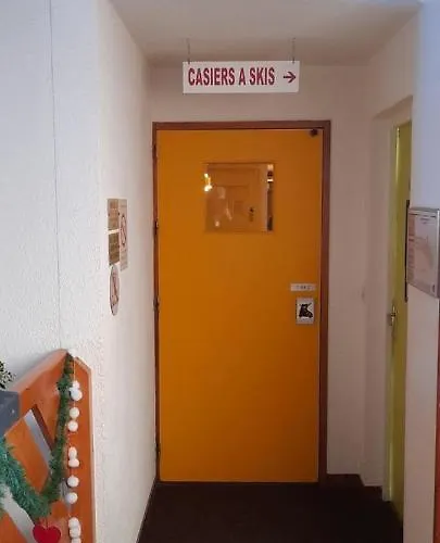 Confortable Face A La Montagne