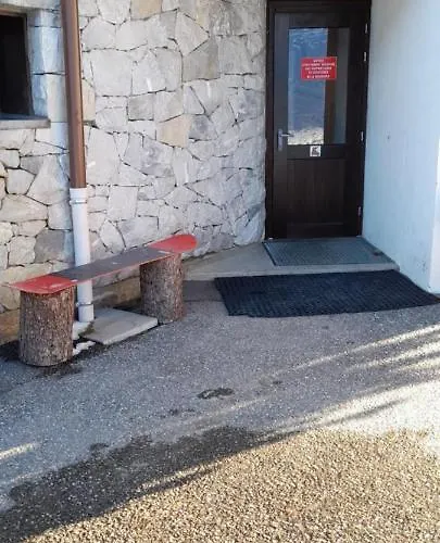 Confortable Face A La Montagne